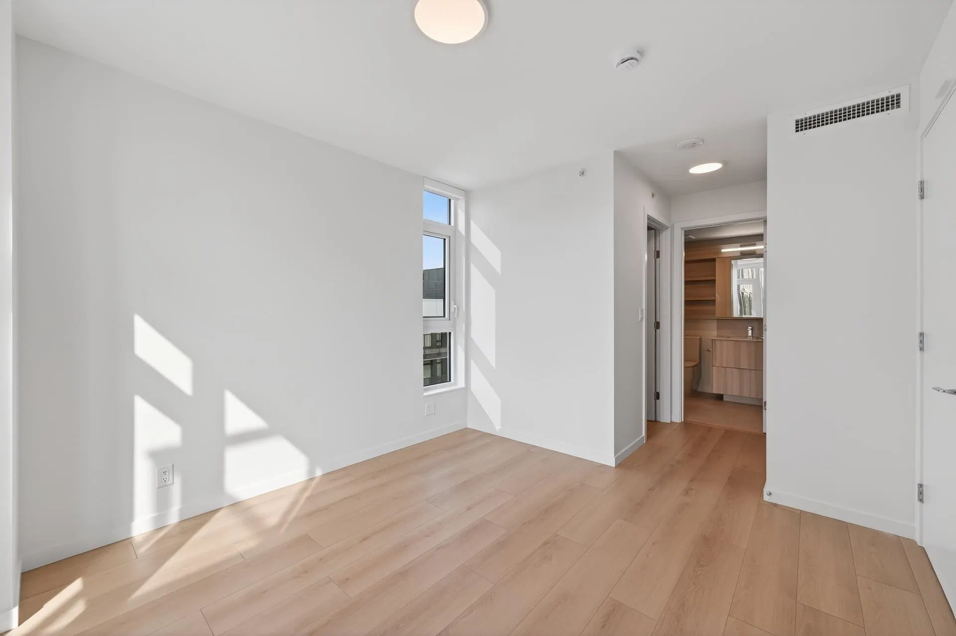 Photo 4 of 16 at #506 – 311 Alderson Avenue
