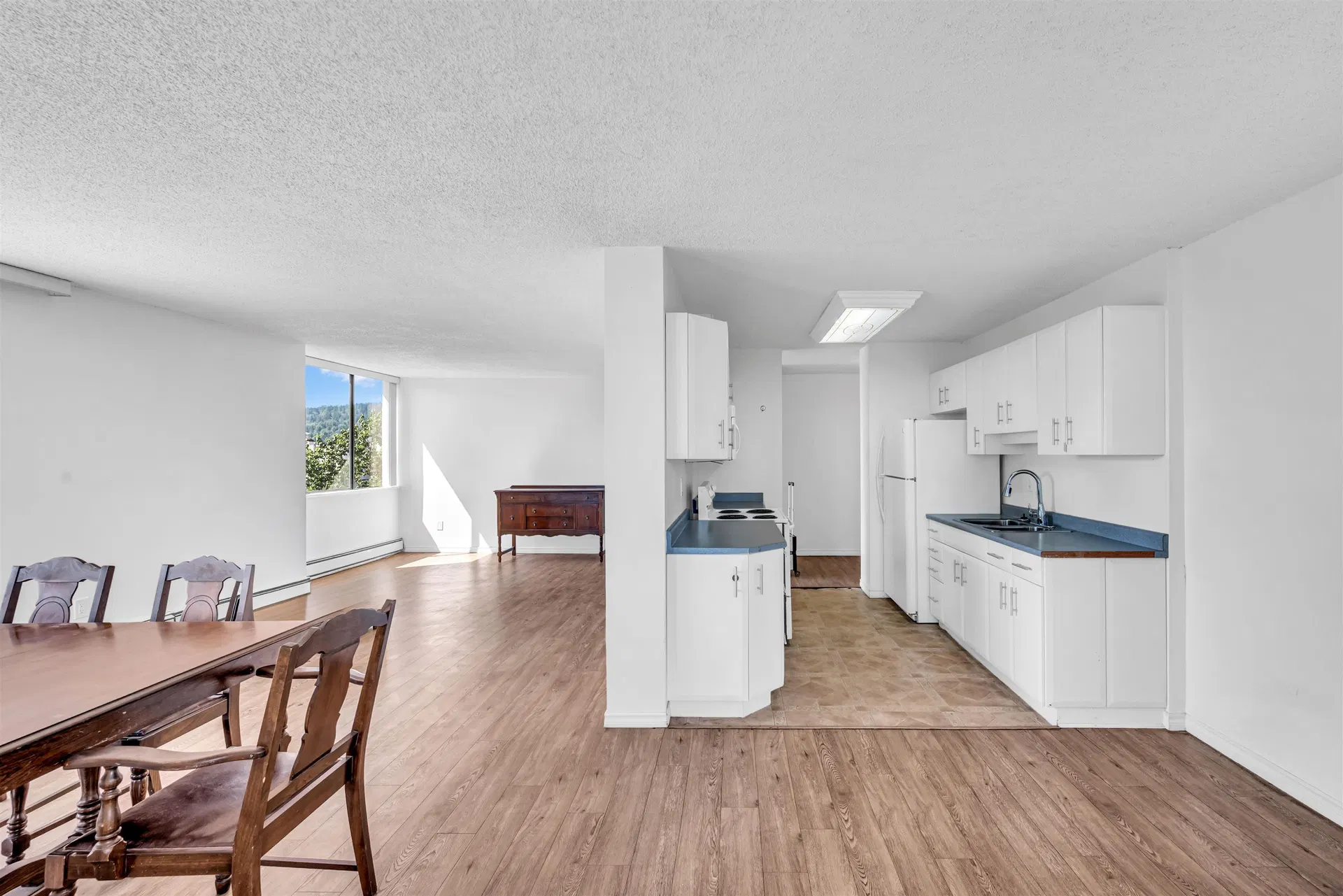 Photo 5 of 38 at #1104 – 3737 Bartlett Court