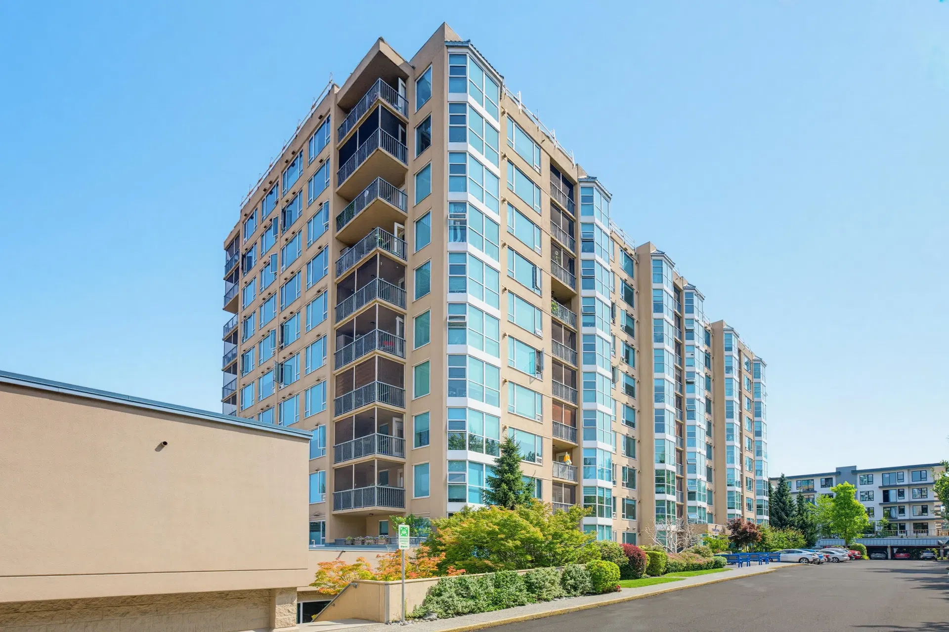 Photo 1 of 33 at #402 – 12148 224 Street