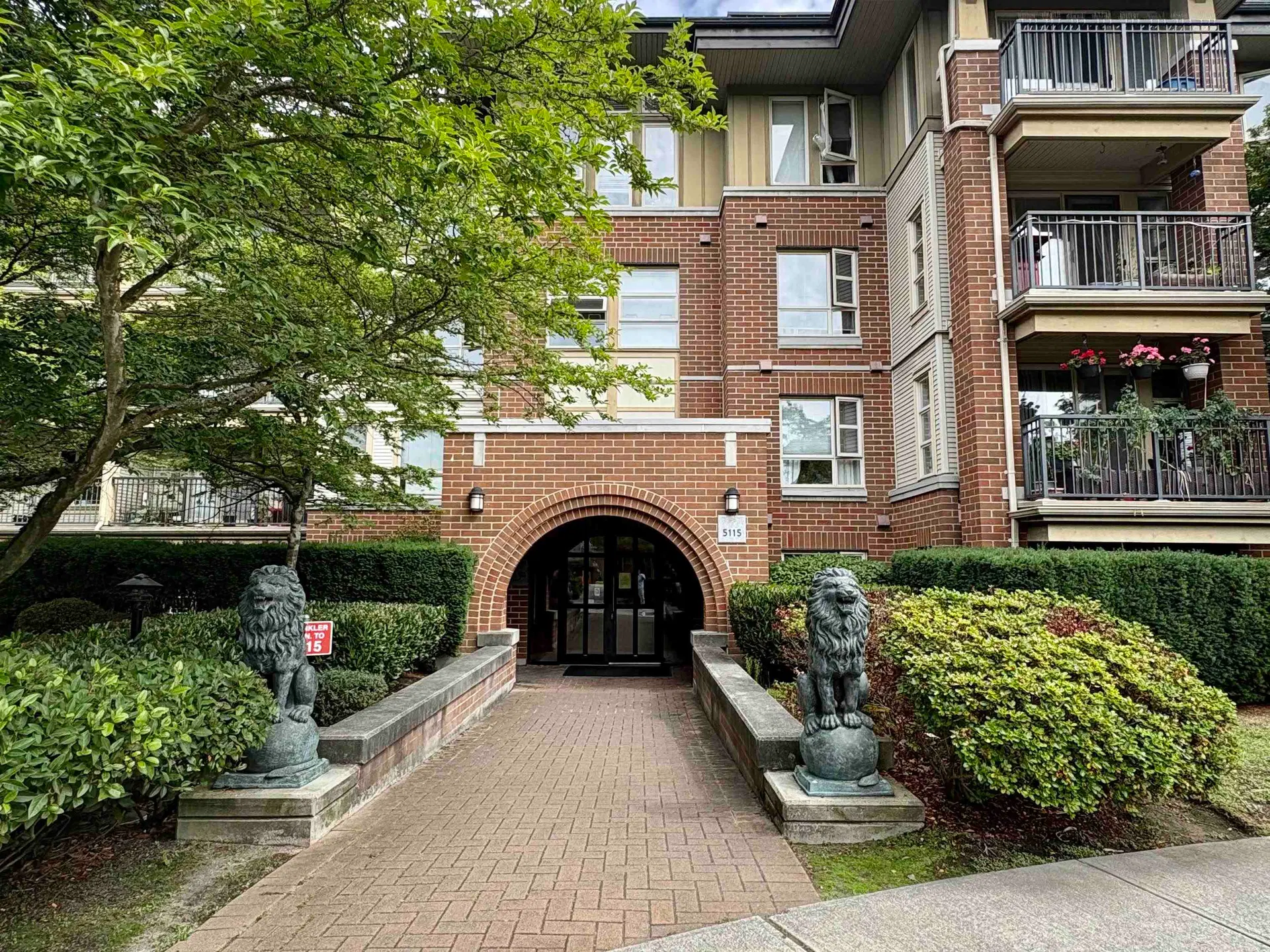 #1415 – 5115 Garden City Road