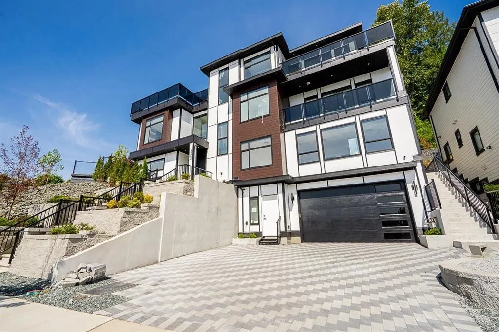 Photo 4 of 38 at 2263 Monashee Court