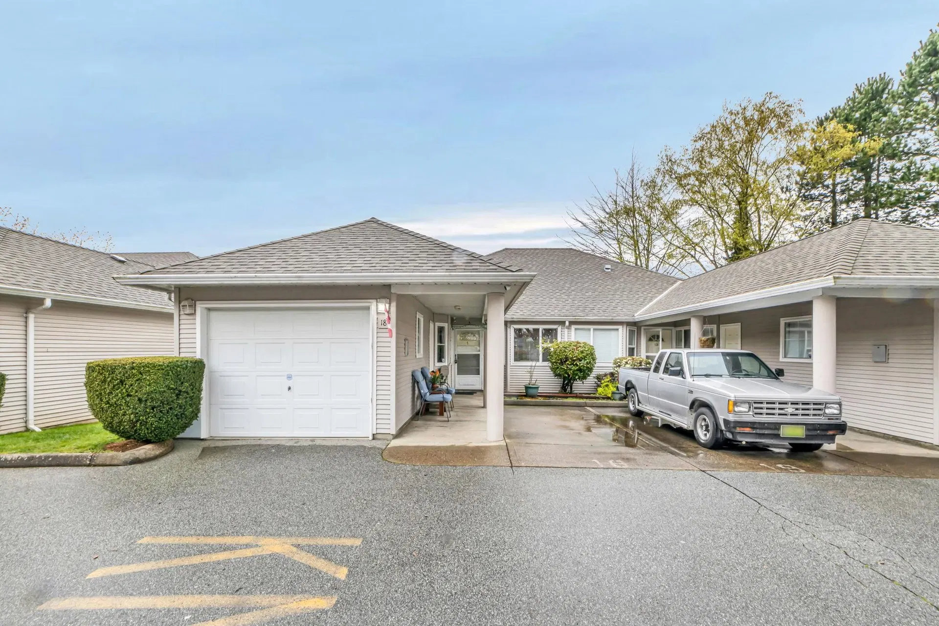Photo 3 of 23 at #18 – 7127 124 Street Avenue