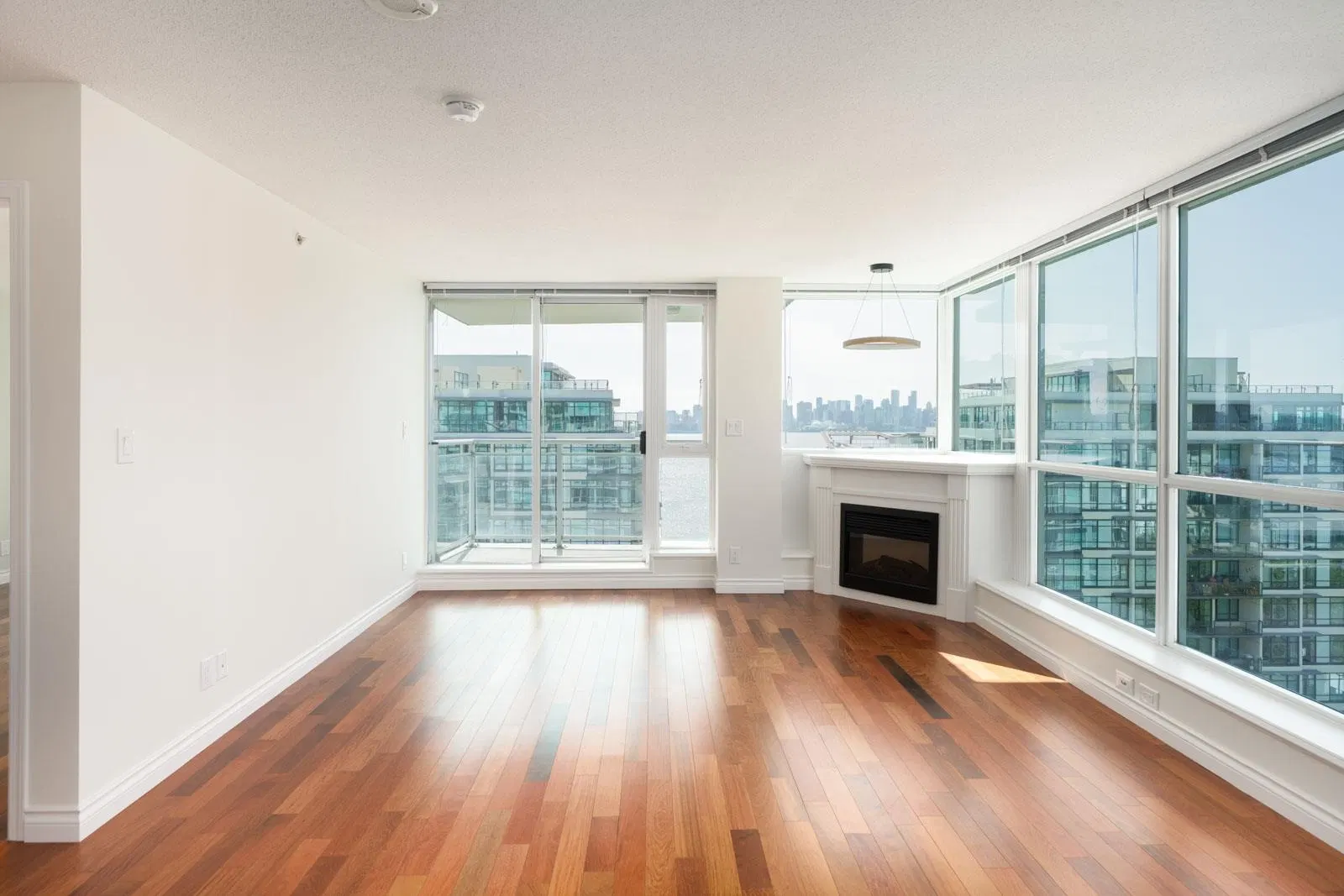 Photo 2 of 23 at #1206 – 188 E Esplanade