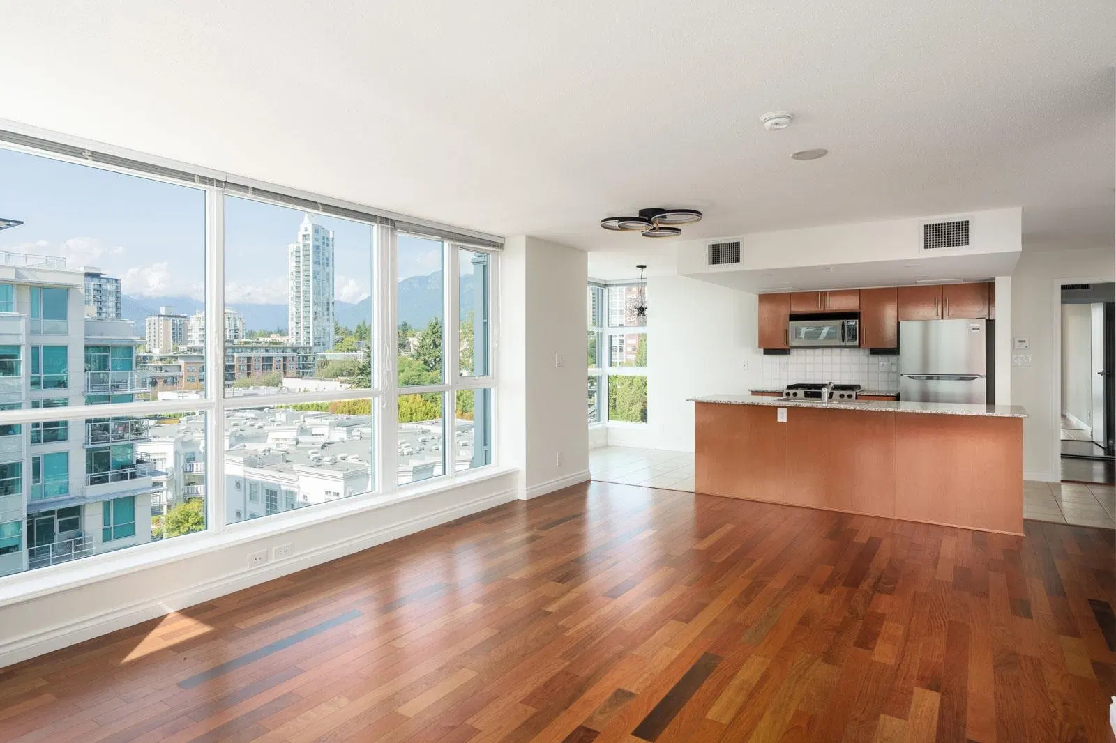 Photo 4 of 23 at #1206 – 188 E Esplanade