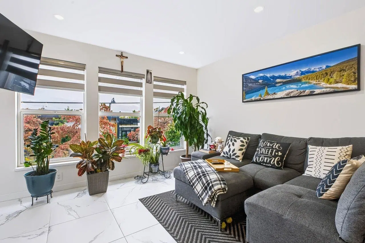 Photo 2 of 33 at #3 – 1135 Cartier Avenue