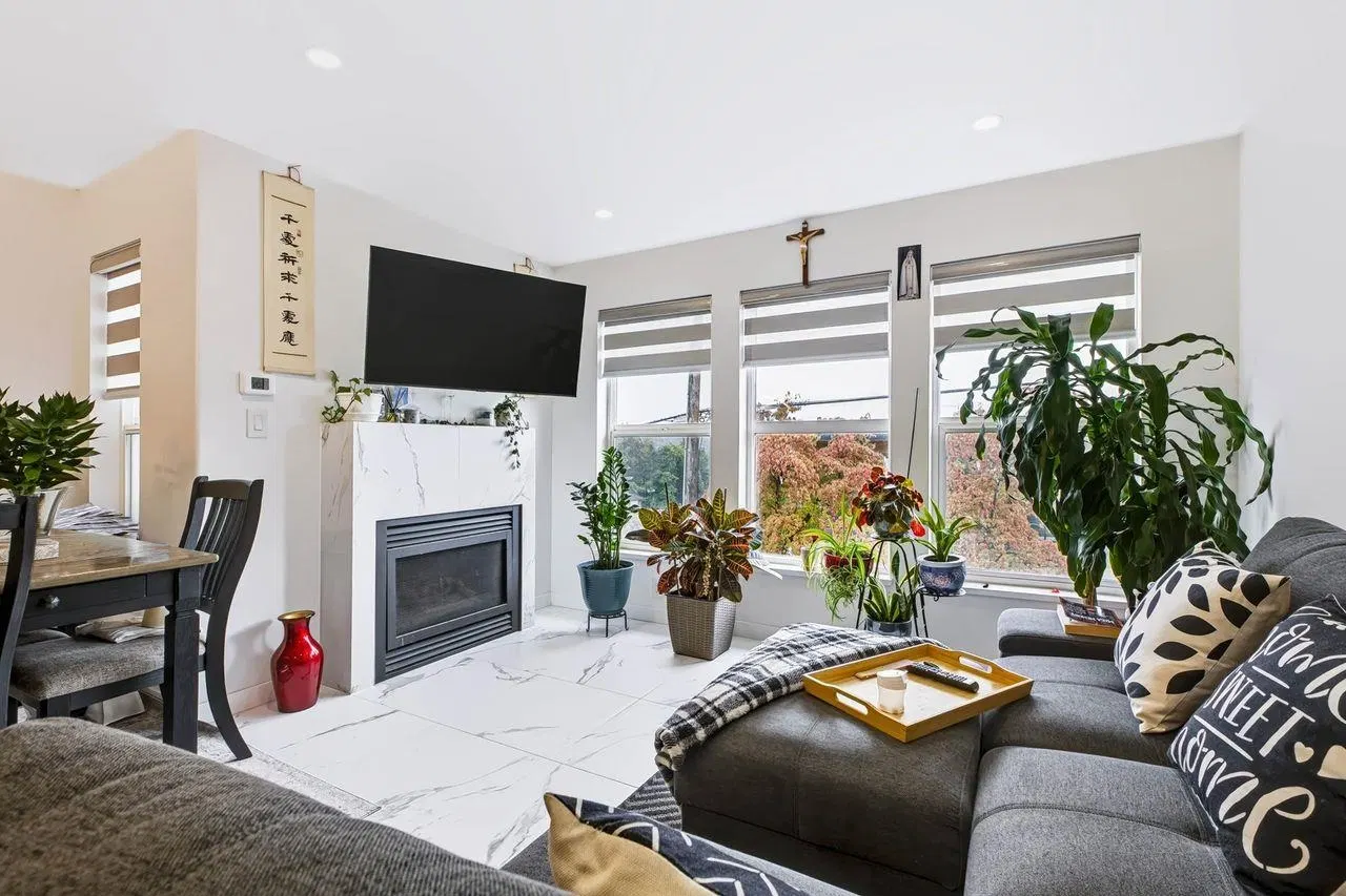 Photo 3 of 33 at #3 – 1135 Cartier Avenue