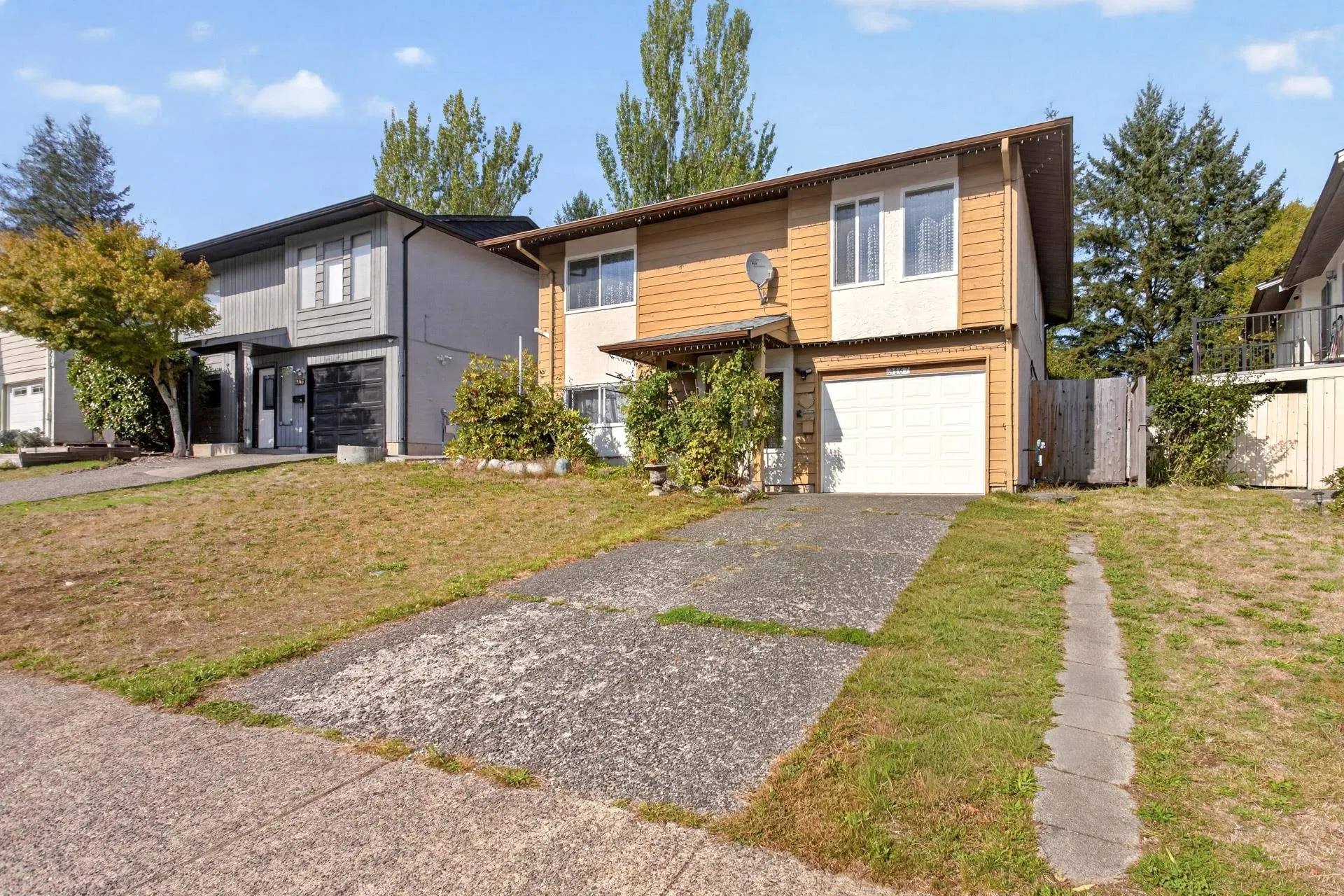 Photo 2 of 40 at 3167 Sechelt Drive
