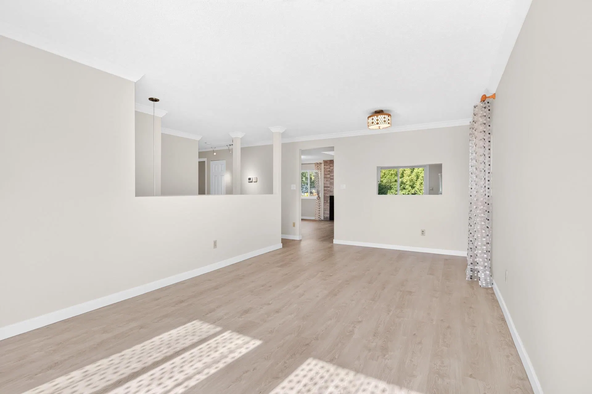 Photo 5 of 40 at 3167 Sechelt Drive
