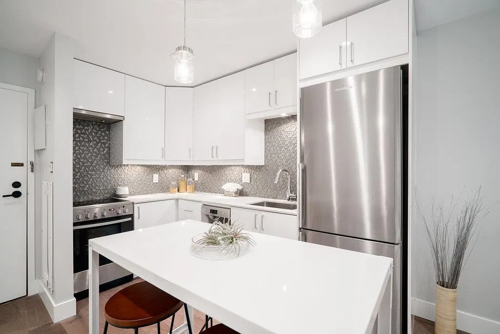 Photo 5 of 19 at #208 – 1425 Cypress Street