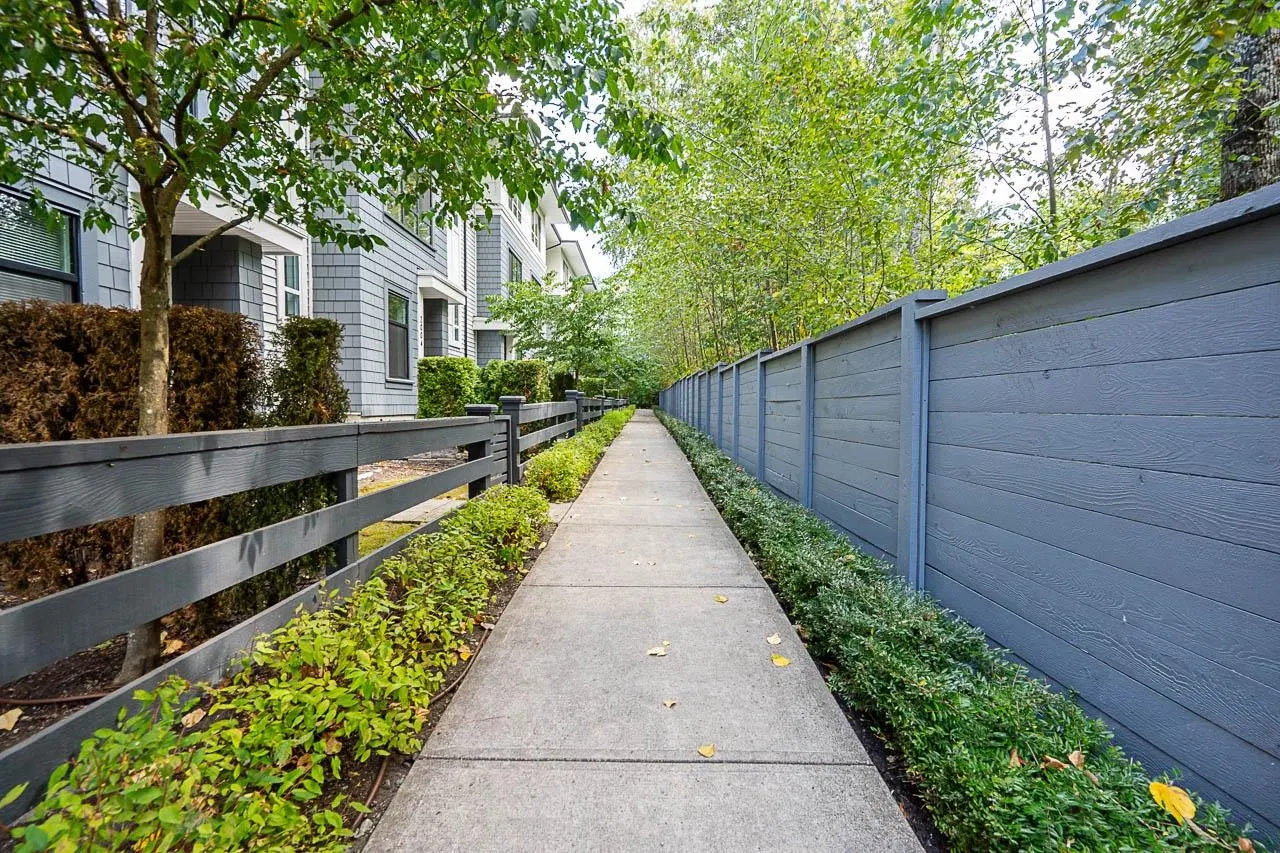 Photo 4 of 40 at #2004 – 18505 Laurensen Place