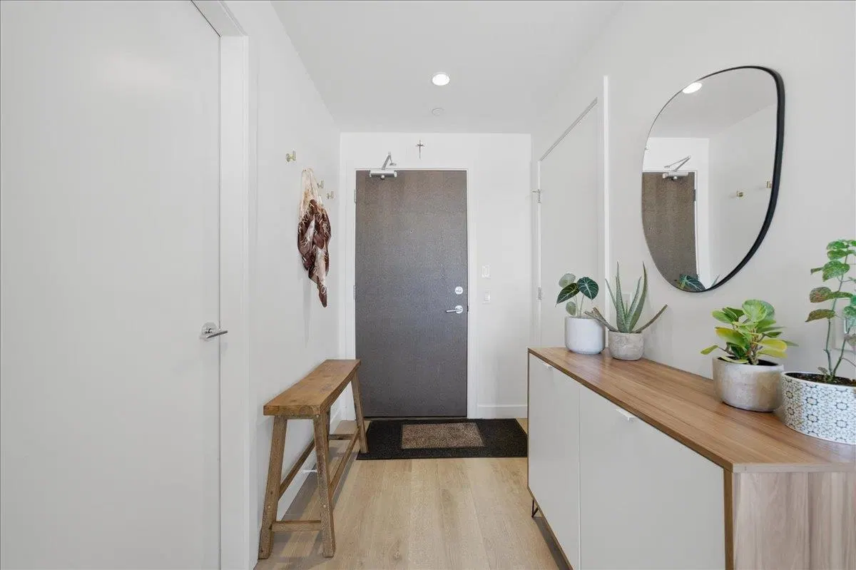 Photo 3 of 31 at #802 – 200 Nelson's Crescent