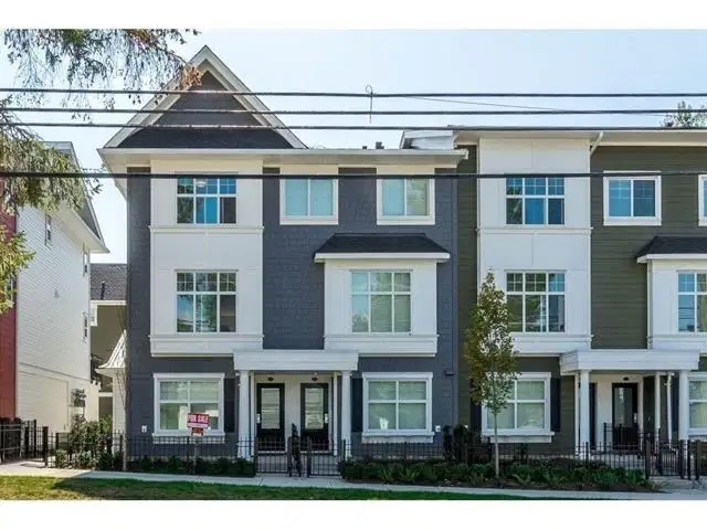 #32 – 27735 Roundhouse Drive