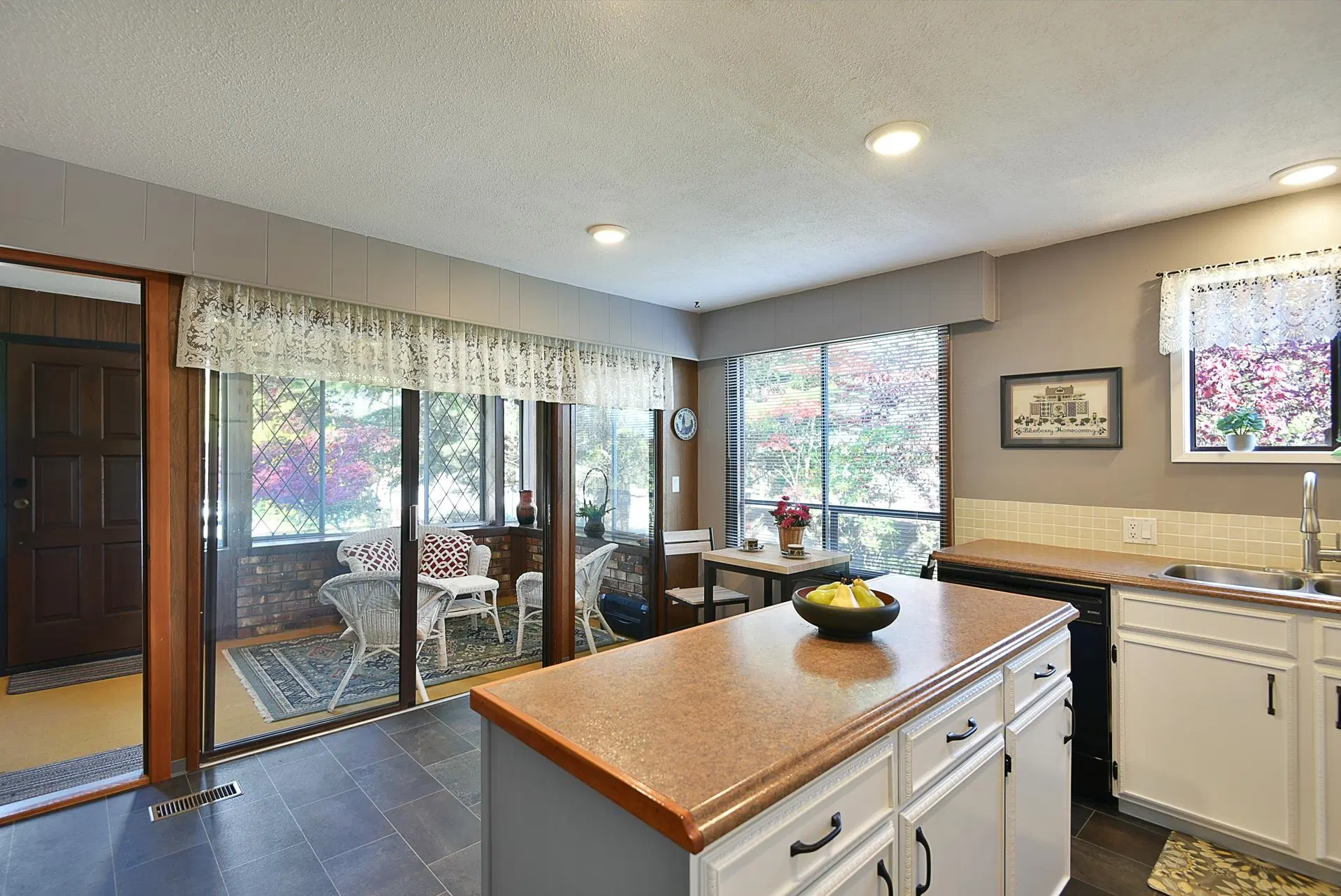 Photo 5 of 21 at 5619 Trail Avenue