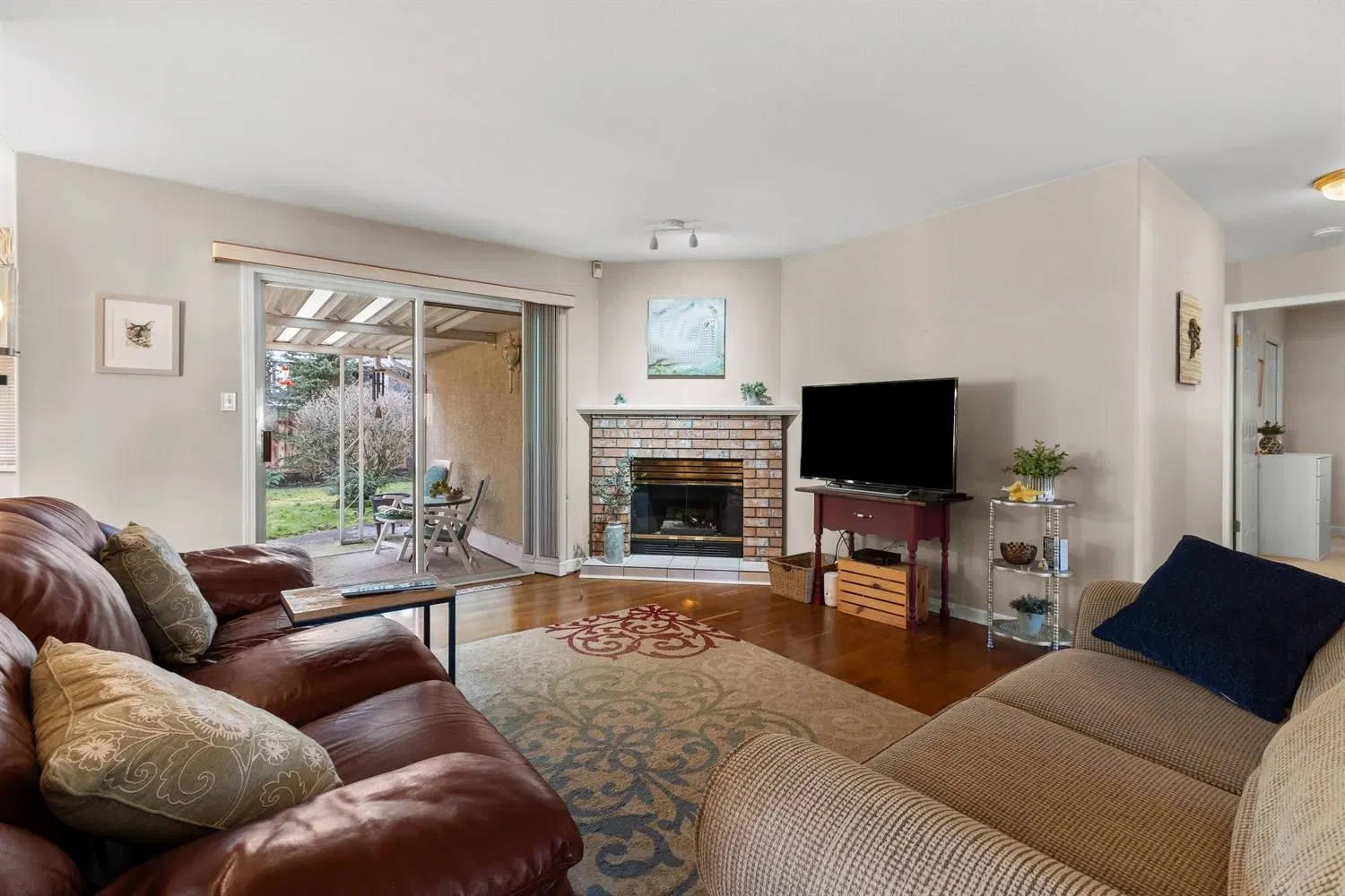 Photo 4 of 29 at 16328 108a Avenue