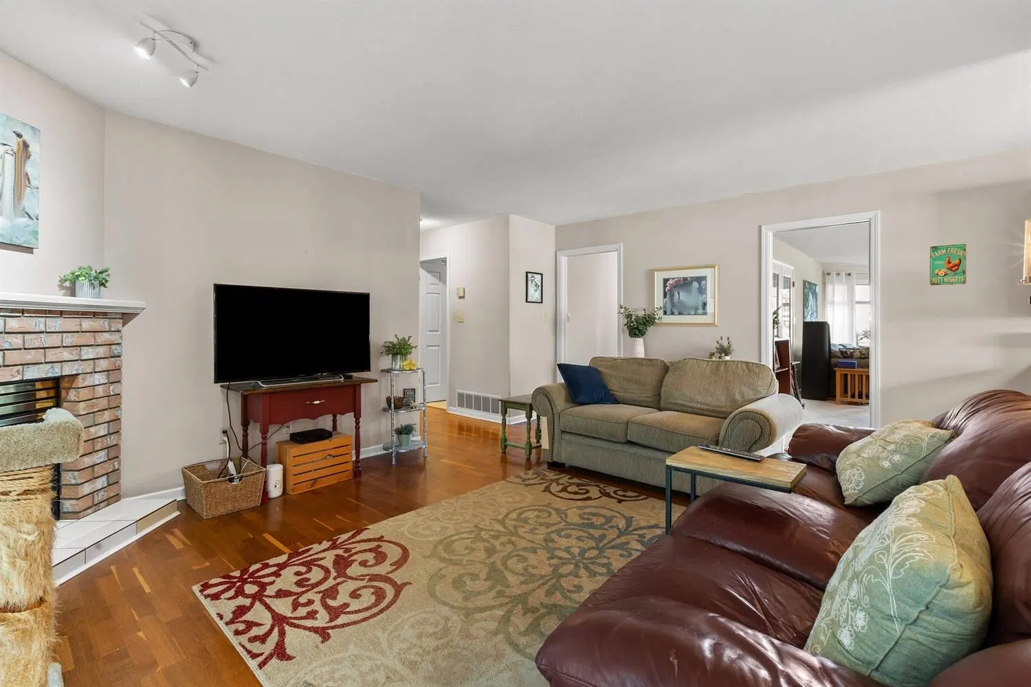 Photo 5 of 29 at 16328 108a Avenue