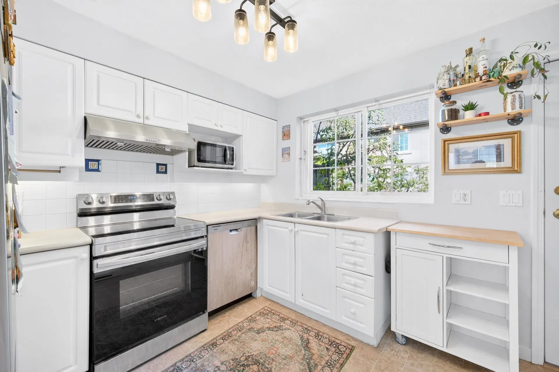 Photo 4 of 16 at #10 – 1561 Booth Avenue