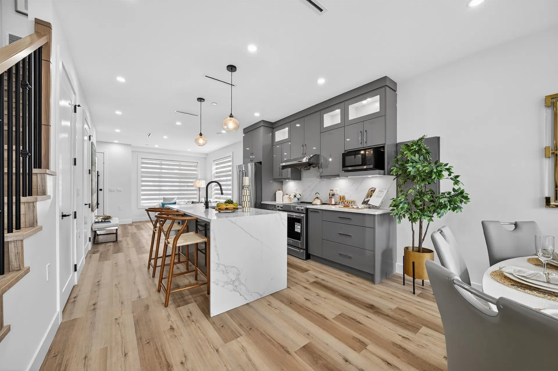 Photo 3 of 19 at 516 W 60th Avenue