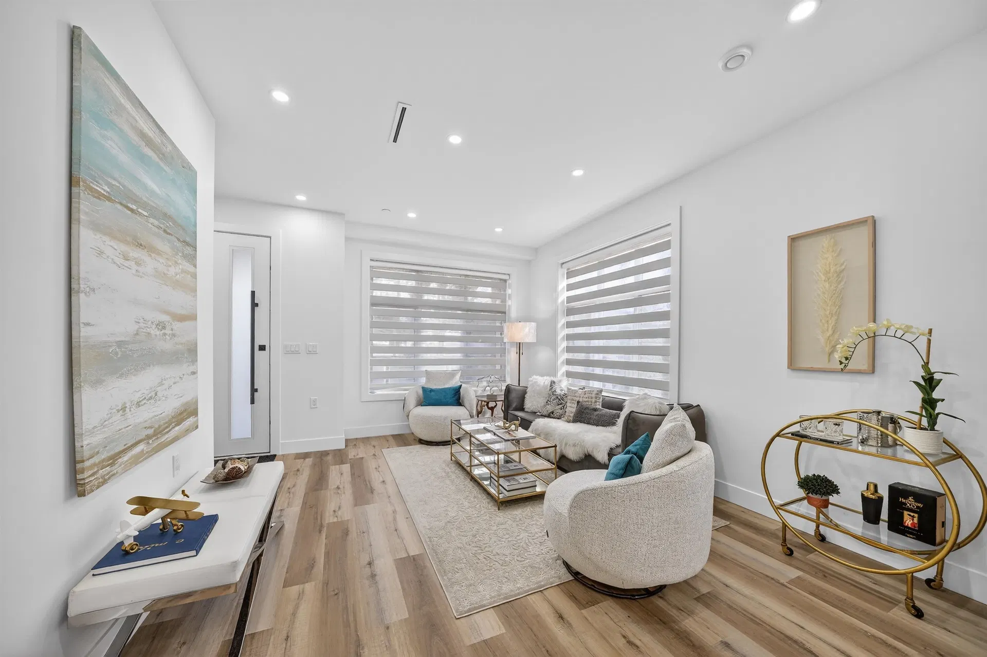 Photo 4 of 19 at 516 W 60th Avenue