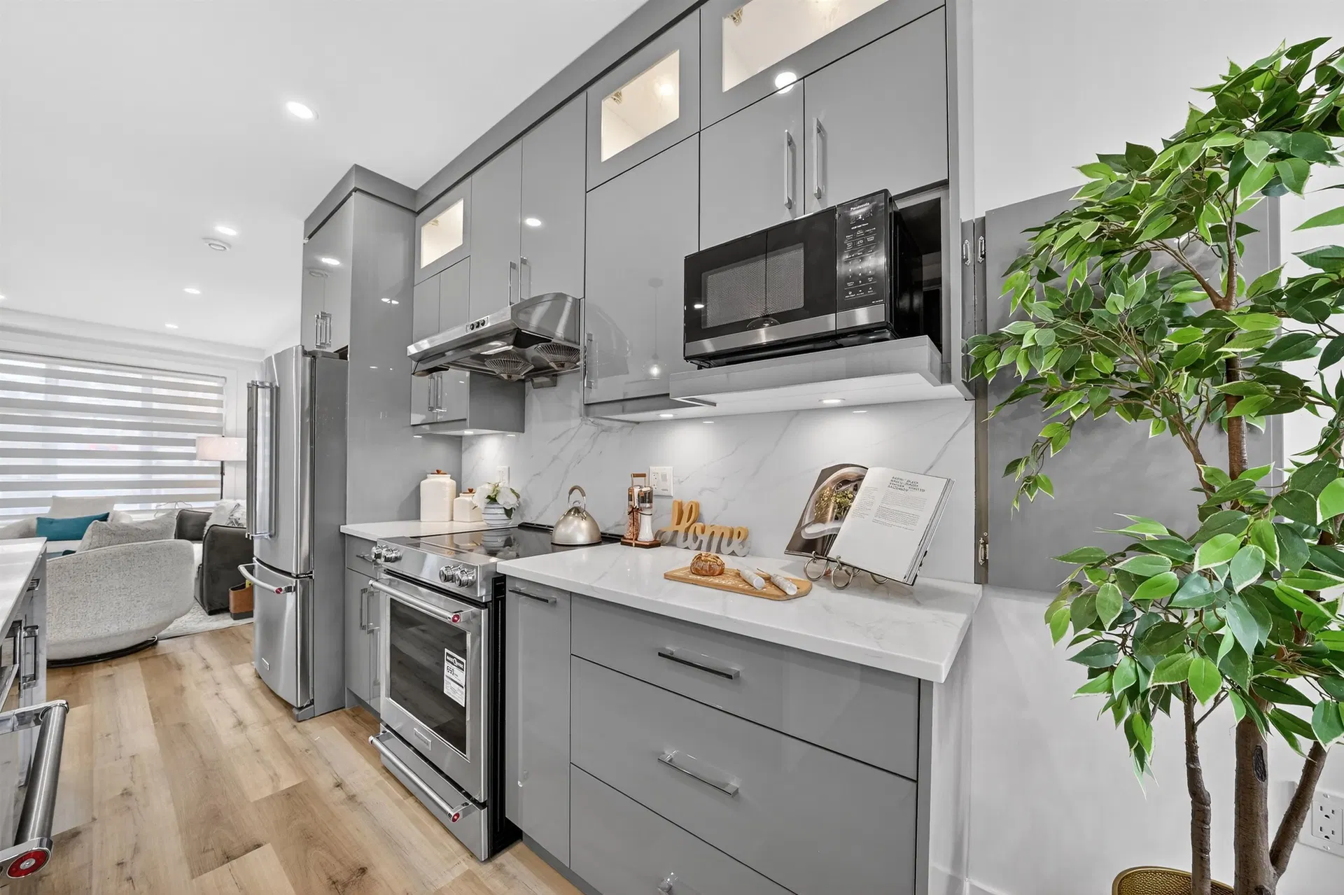 Photo 5 of 19 at 516 W 60th Avenue