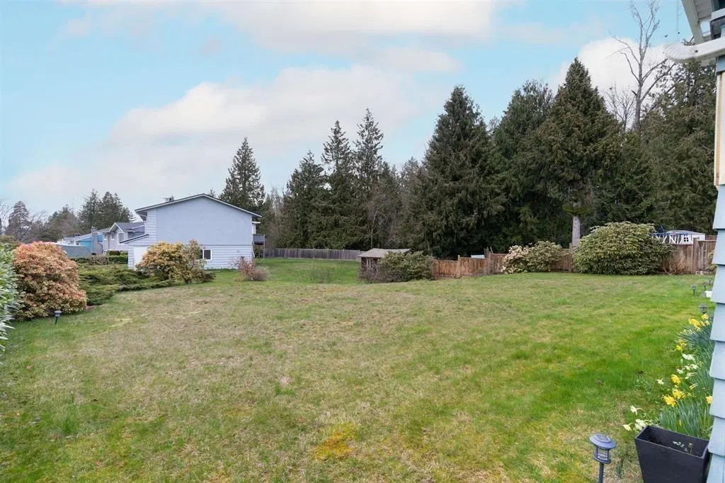 Photo 4 of 10 at 11275 Kendale Way