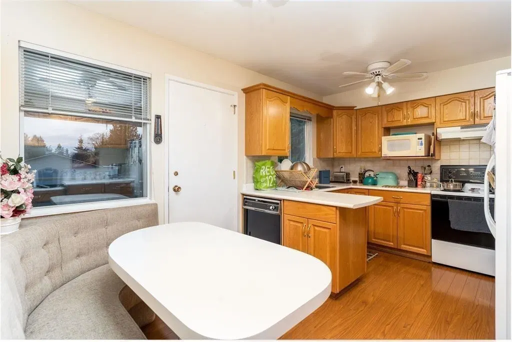 Photo 5 of 10 at 11275 Kendale Way