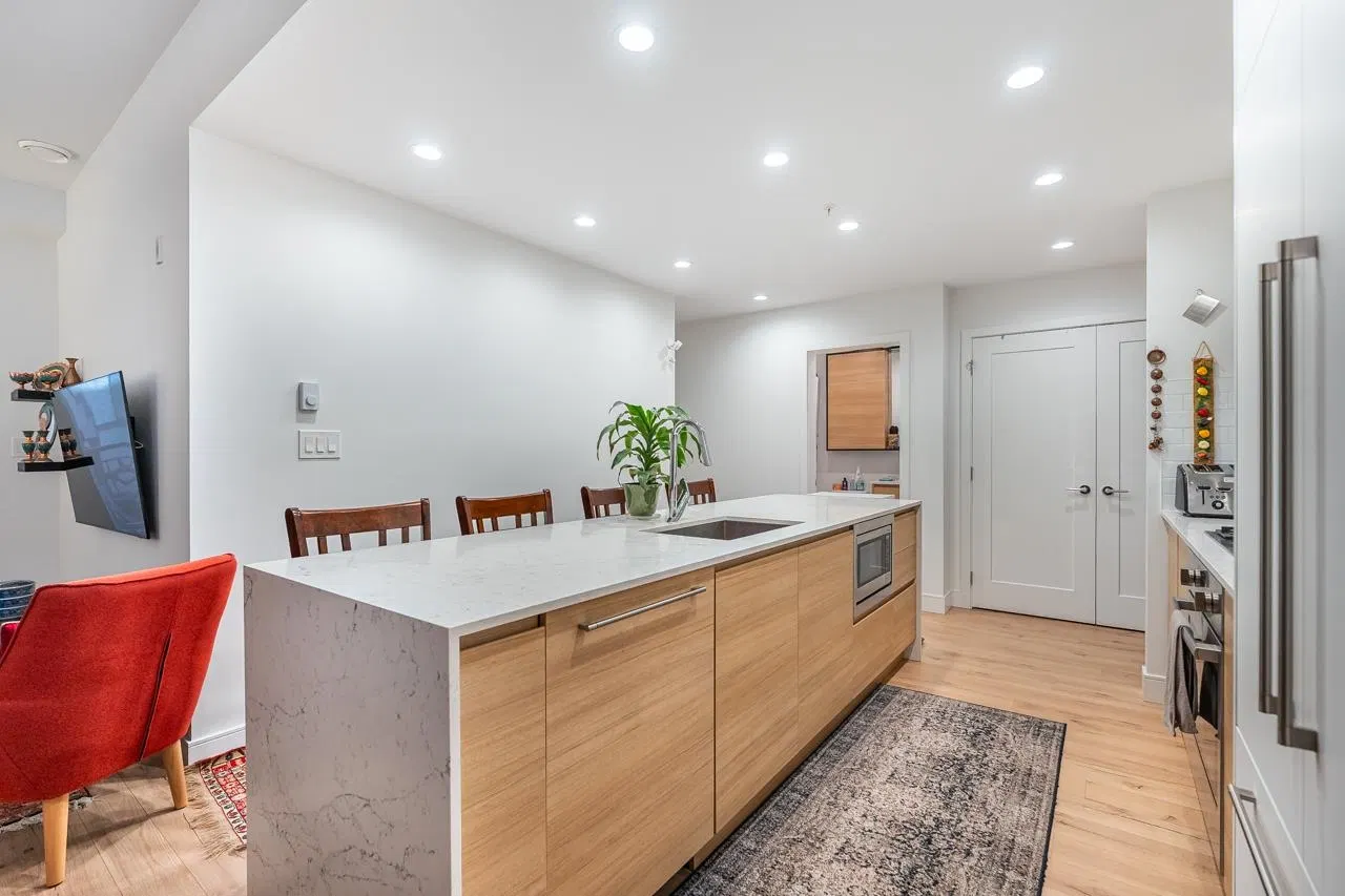 Photo 4 of 37 at #231 – 55 Klahanie Drive