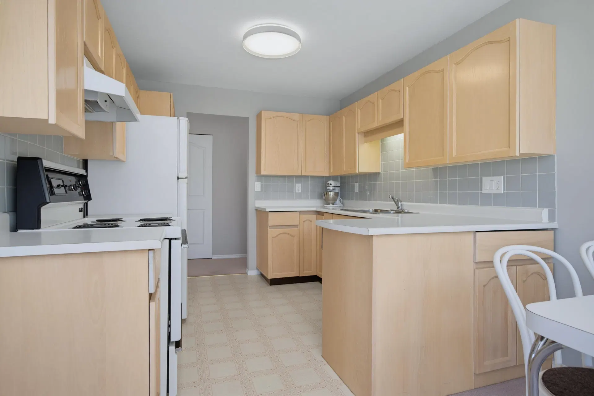 Photo 3 of 40 at #210 – 5363 206 Street