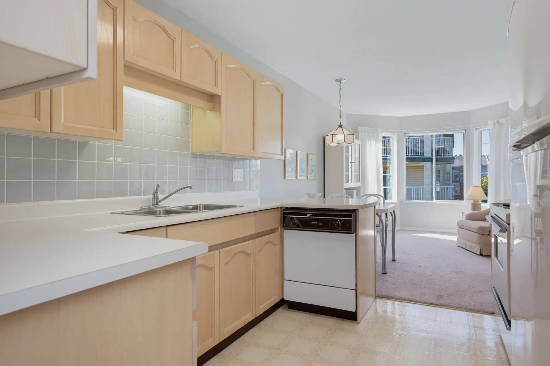 Photo 4 of 40 at #210 – 5363 206 Street