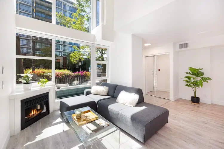 TH8 – 168 Esplanade Avenue