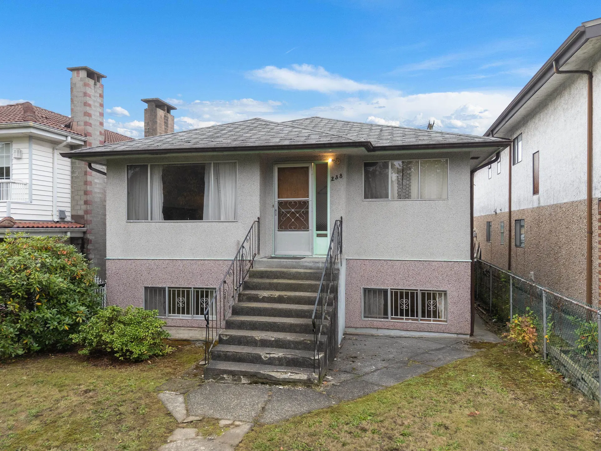 Photo 3 of 22 at 238 E 21st Avenue