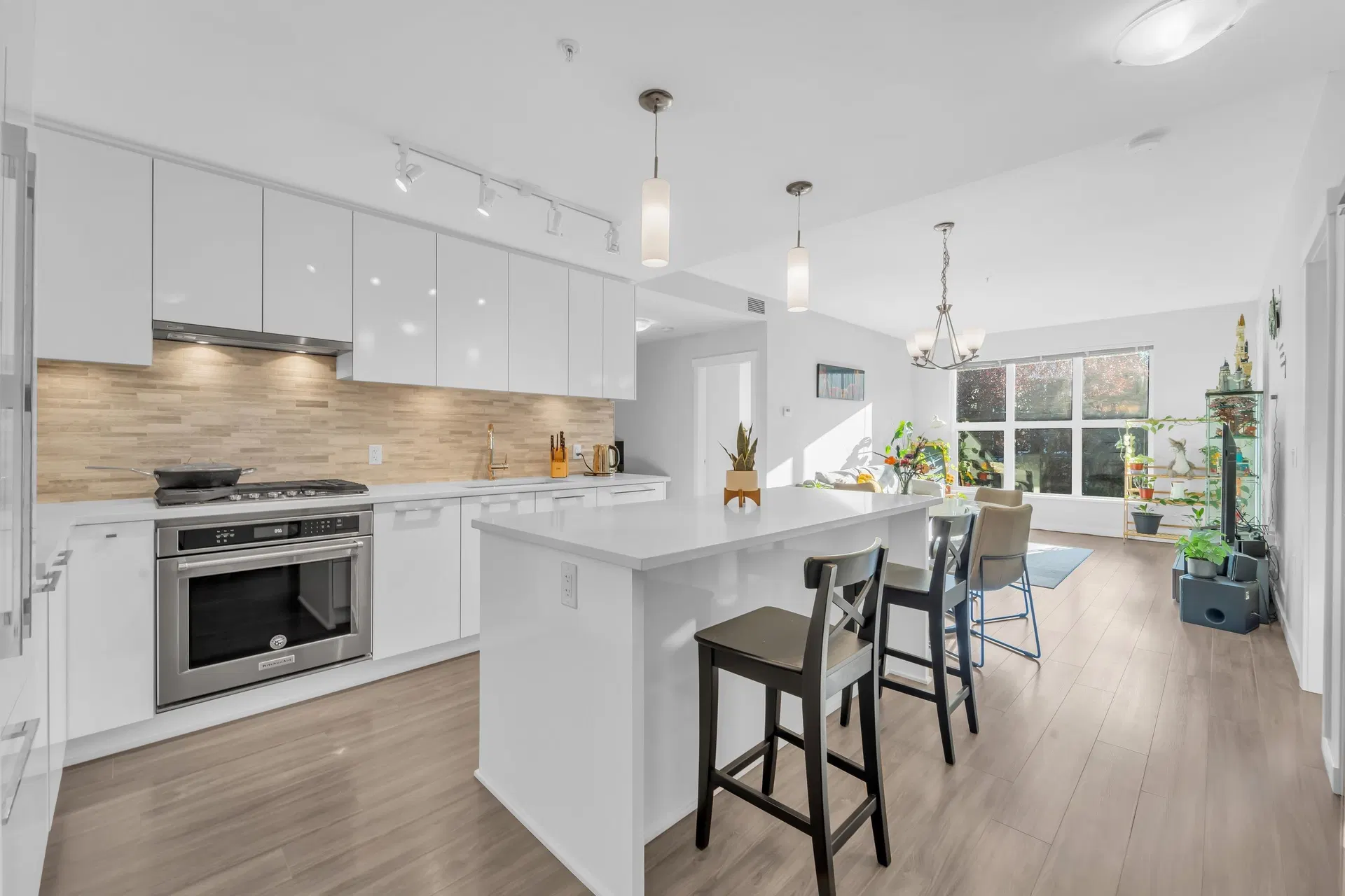 Photo 3 of 23 at #213 – 9551 Alexandra Road