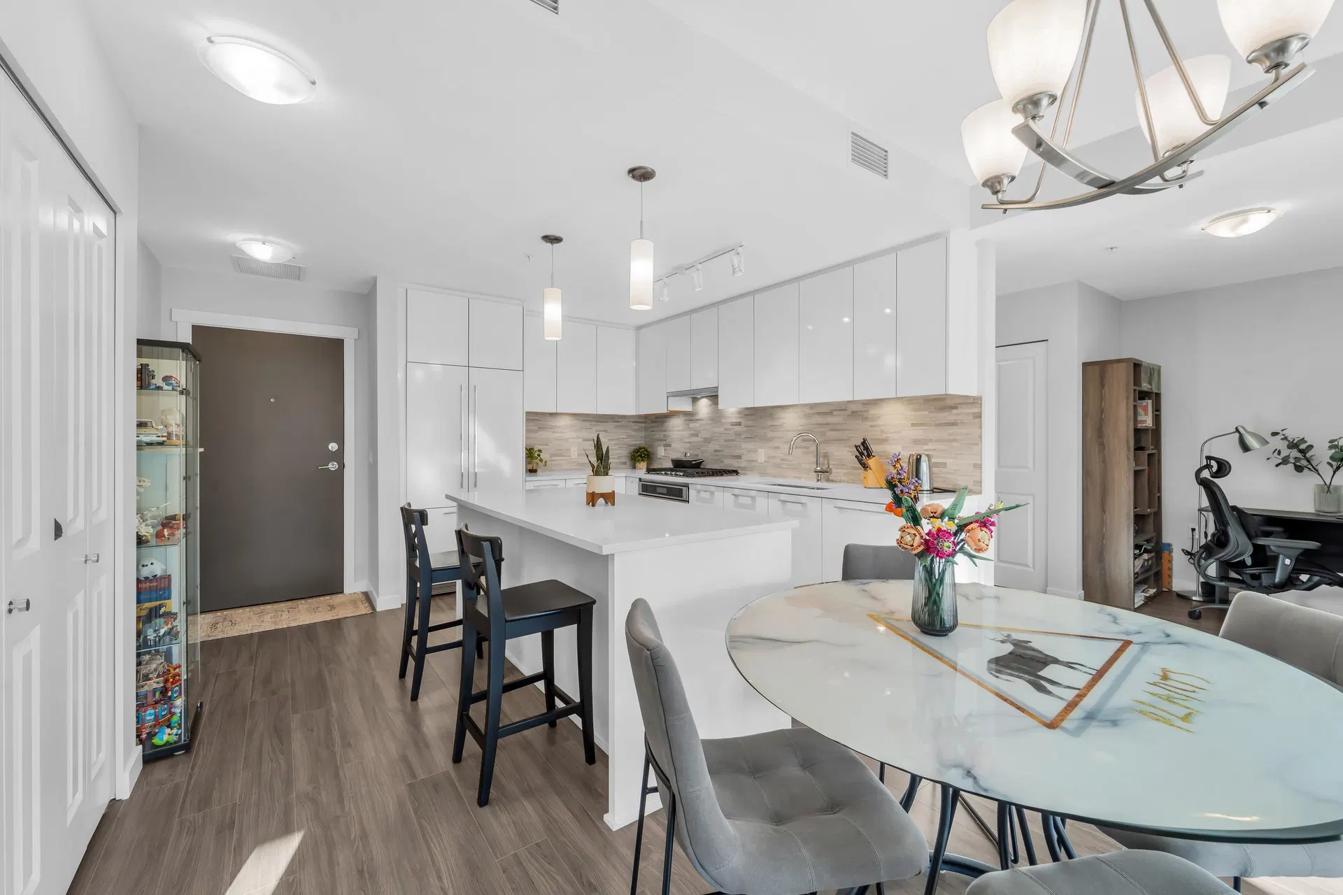 Photo 5 of 23 at #213 – 9551 Alexandra Road