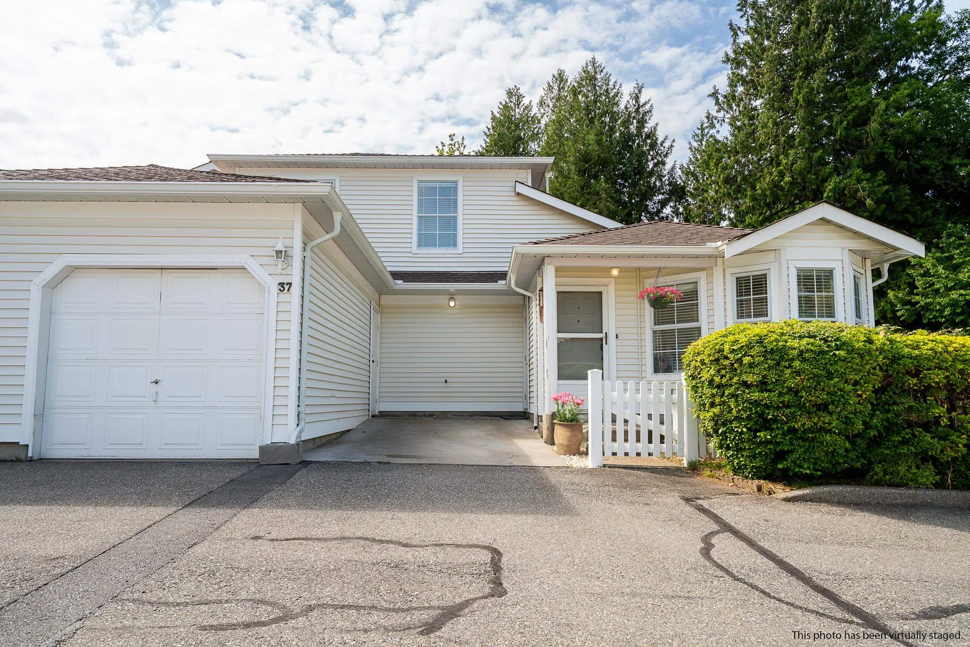 Photo 1 of 32 at #37 – 6537 138 Street