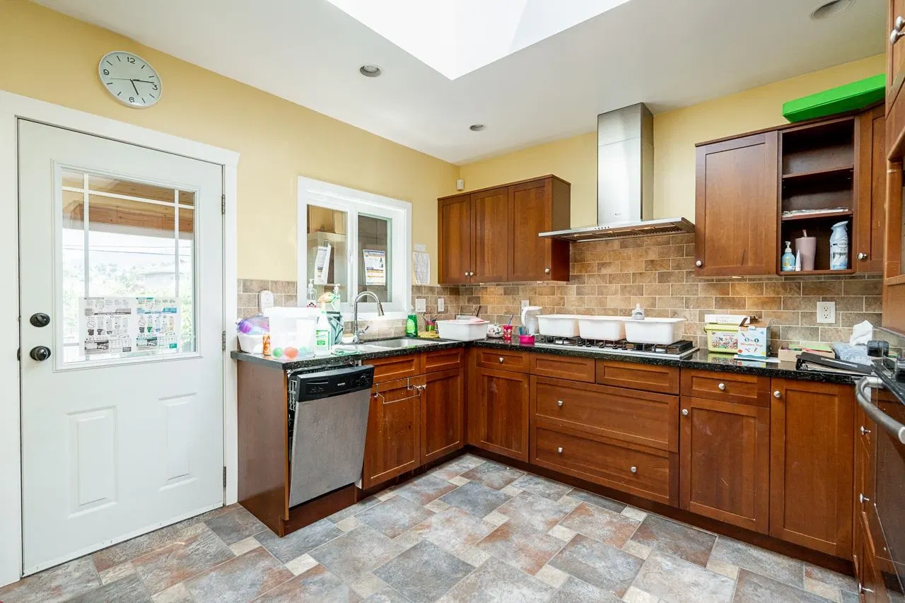 Photo 4 of 33 at 4871 Highlawn Drive