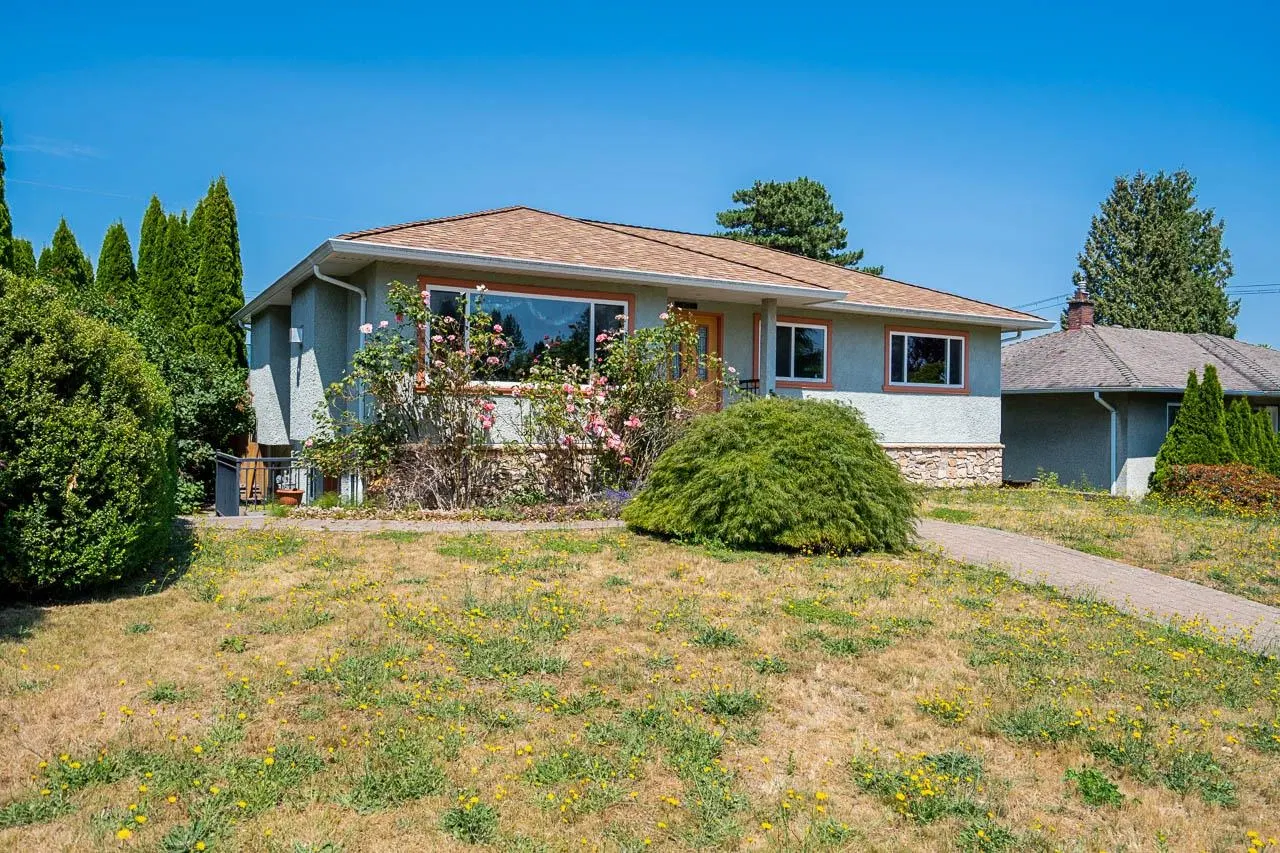 Photo 2 of 33 at 4871 Highlawn Drive