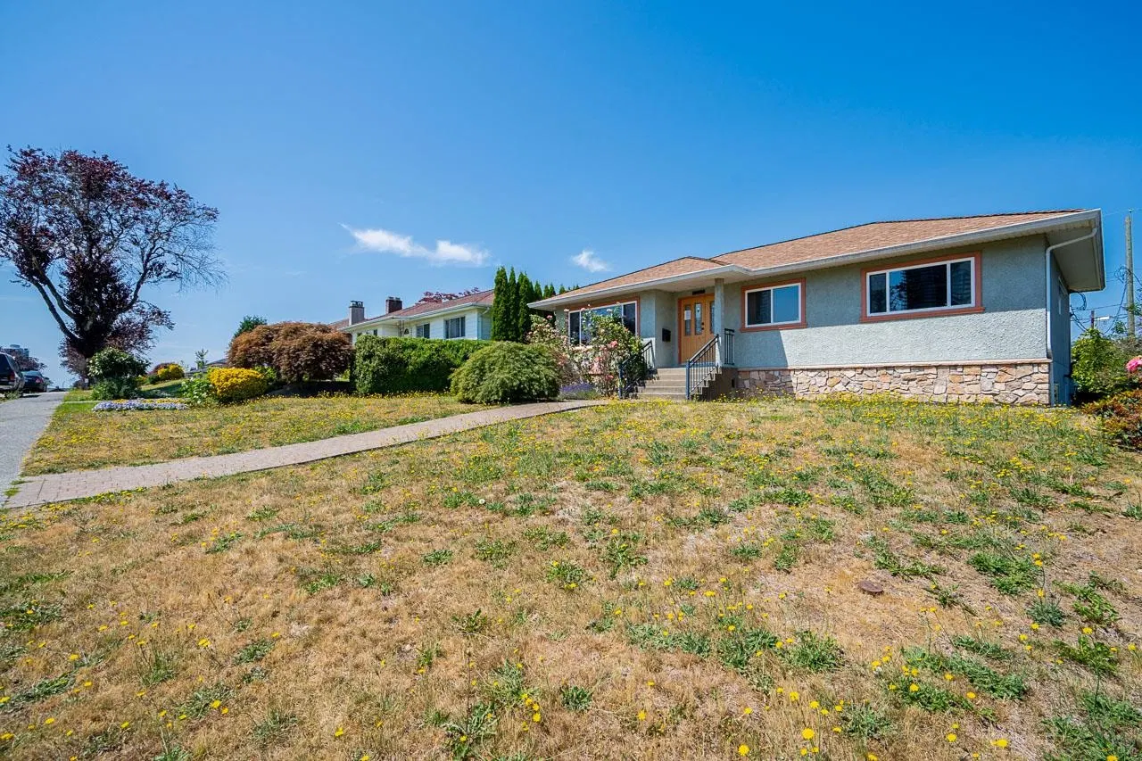 Photo 3 of 33 at 4871 Highlawn Drive