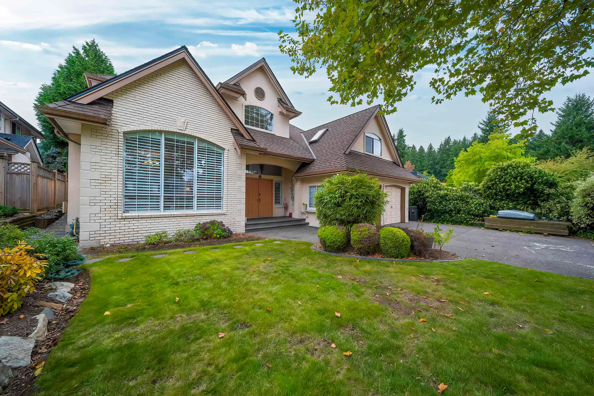 Photo 4 of 40 at 14872 25a Avenue