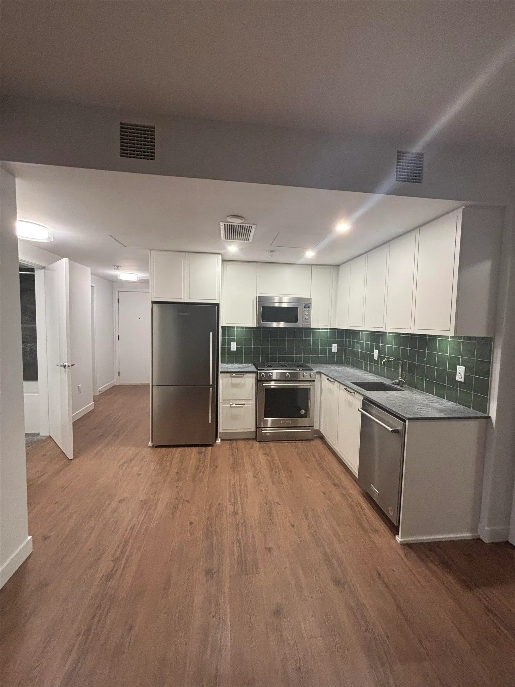 Photo 4 of 19 at #414 – 645 Como Lake Avenue