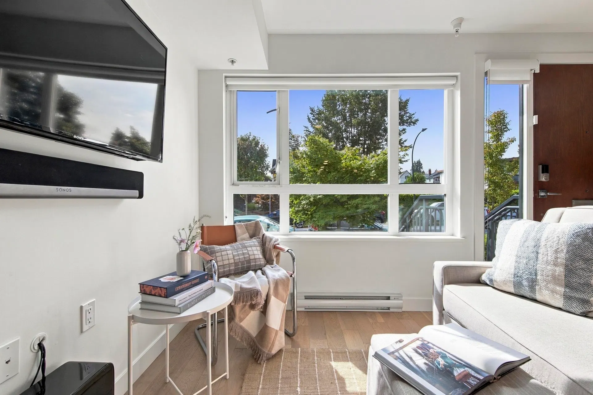 Photo 5 of 27 at 357 E 16th Avenue