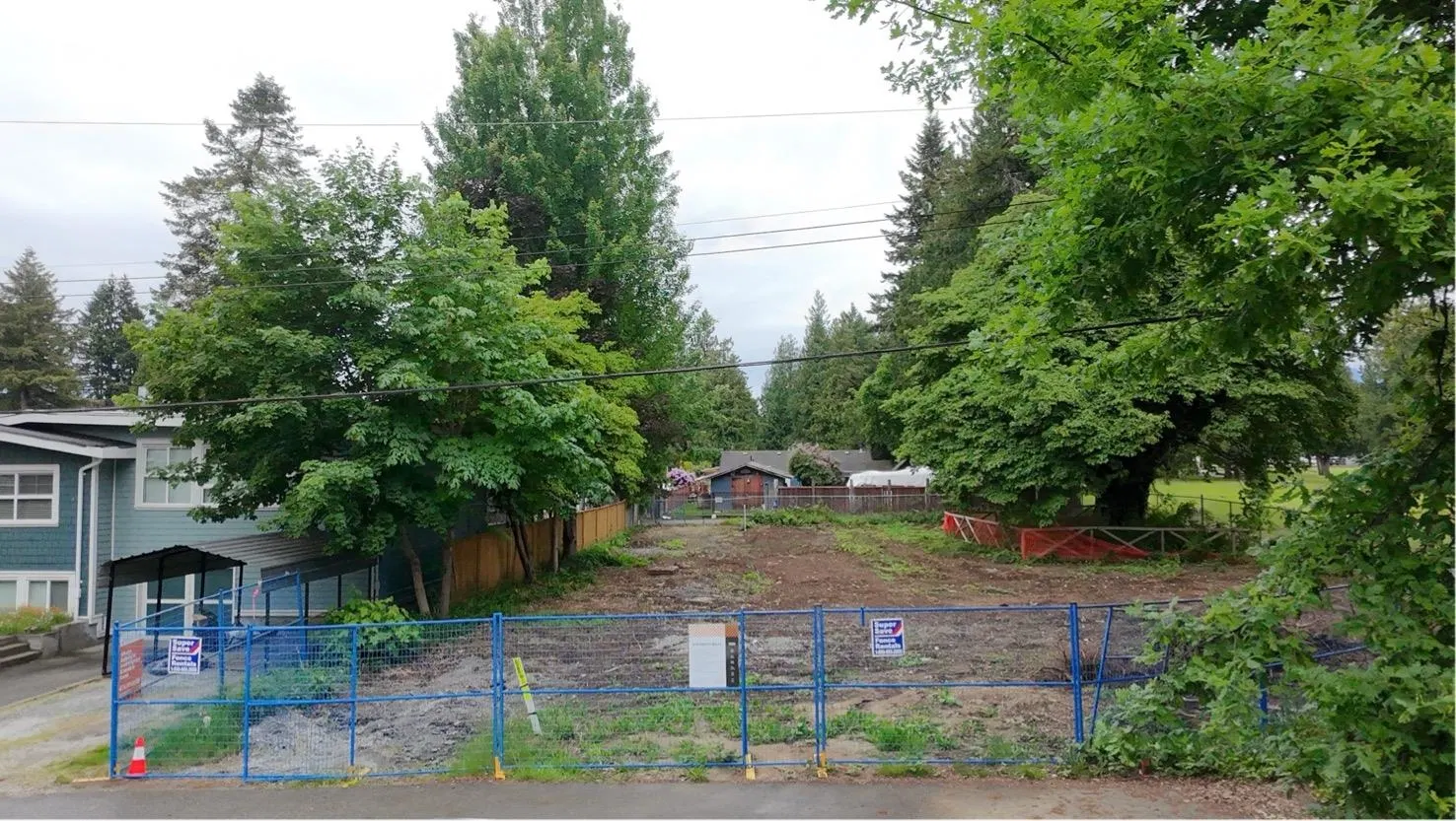 Photo 2 of 13 at 20777 Lorne Avenue