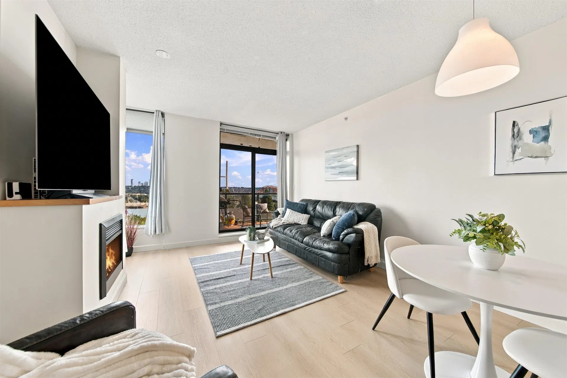 Photo 2 of 38 at #903 – 15 E Royal Avenue