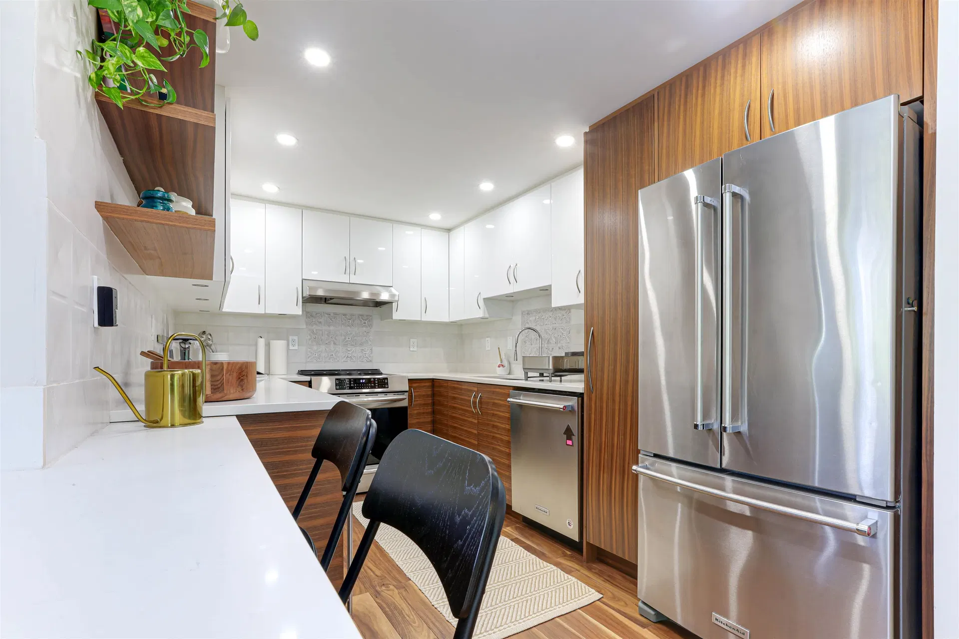 Photo 4 of 25 at #505 – 1006 Beach Avenue