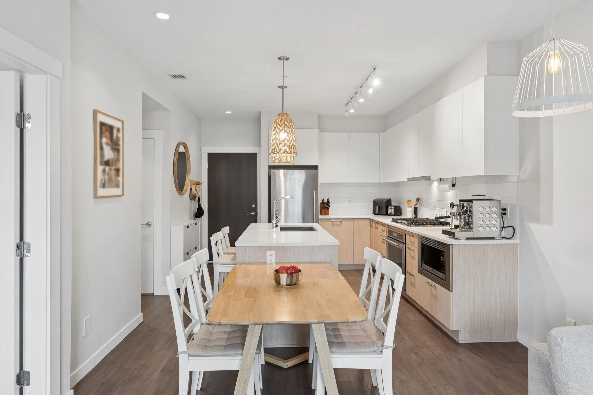 Photo 4 of 20 at #210 – 625 E 3rd Street