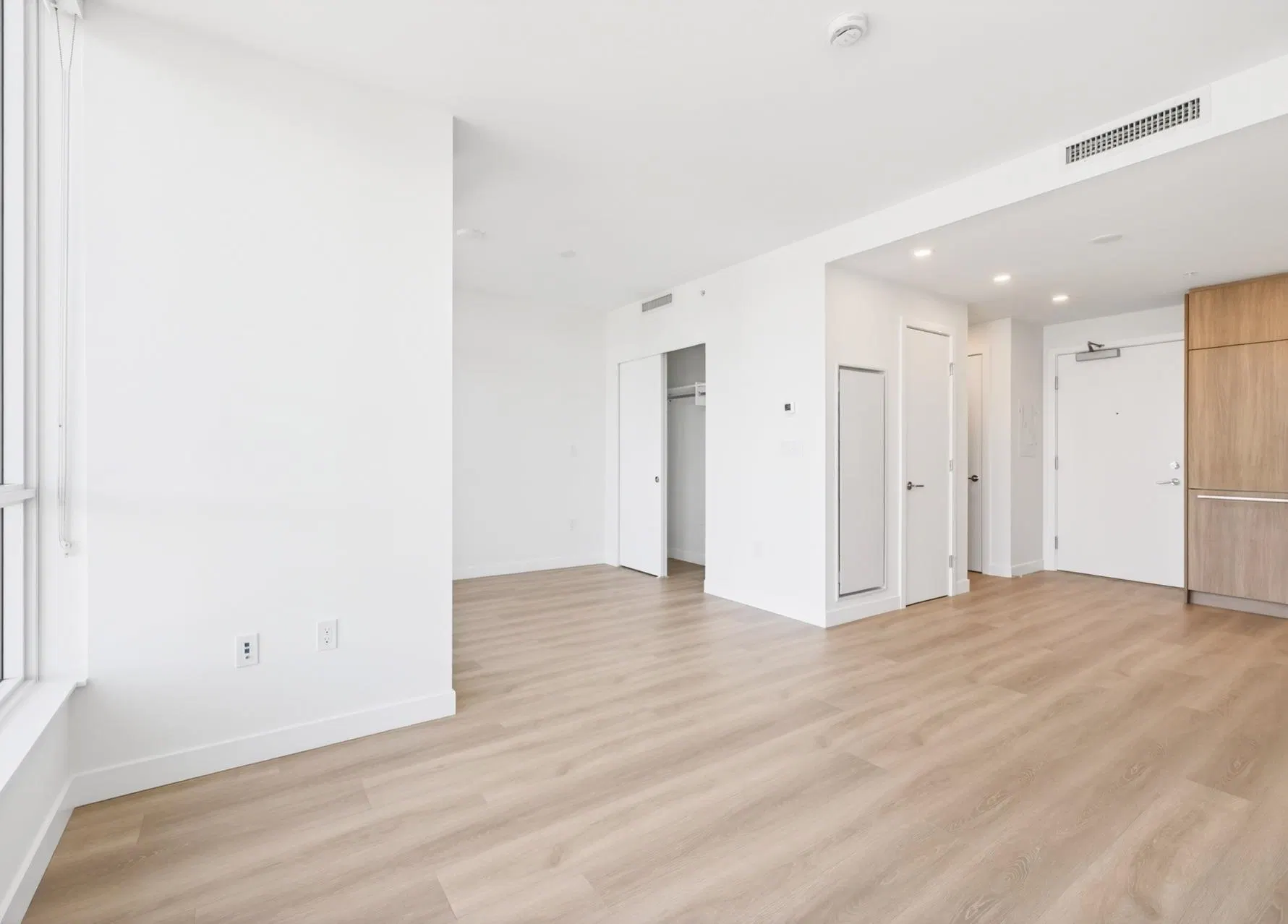 Photo 3 of 10 at #1003 – 6087 Wilson Avenue