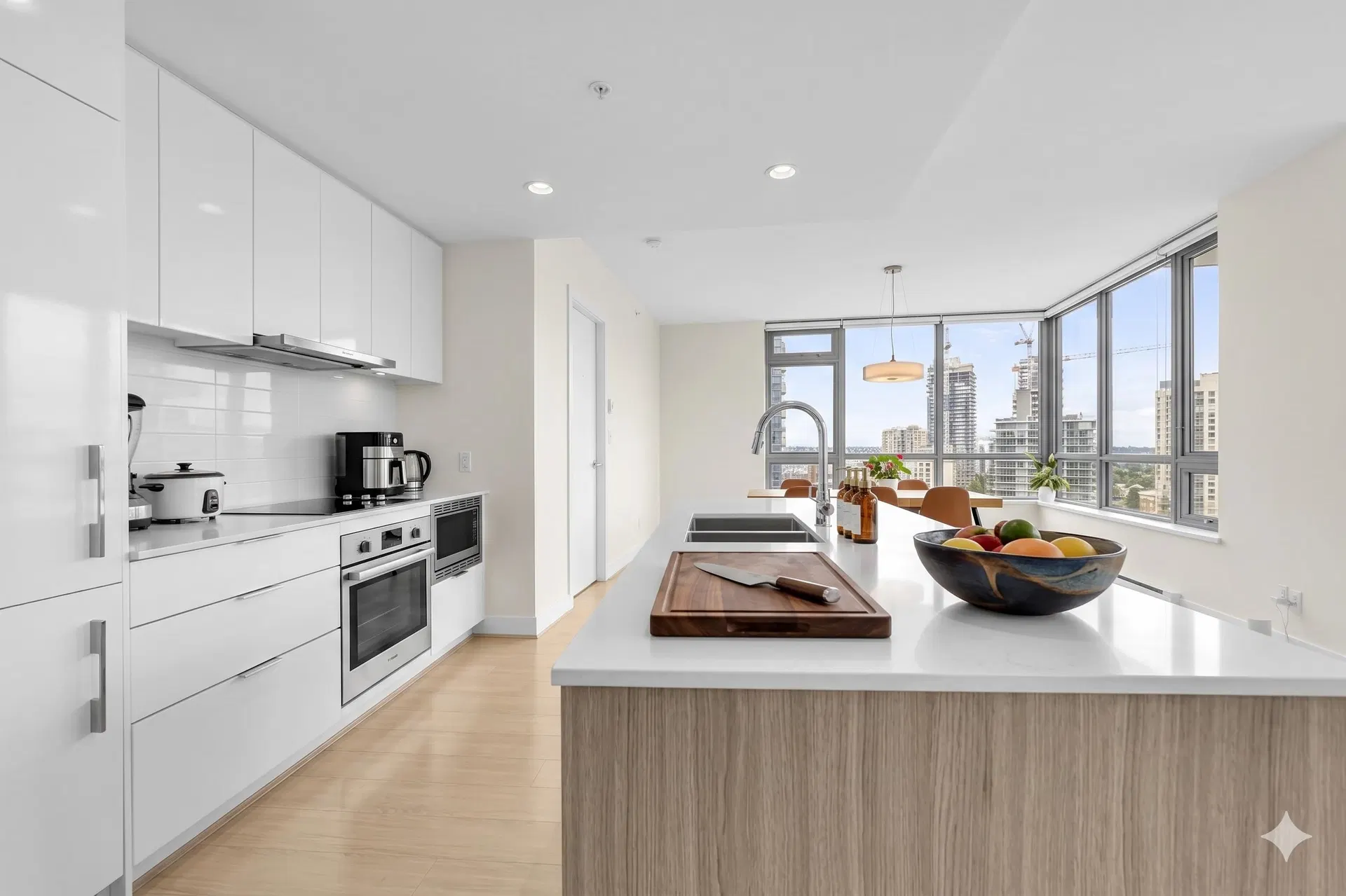 Photo 4 of 22 at #1601 – 1308 Hornby Street