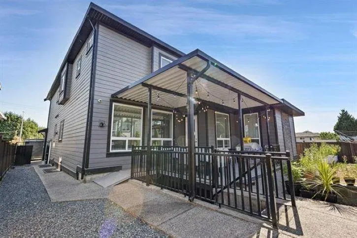 Photo 3 of 40 at 18585 56 Avenue