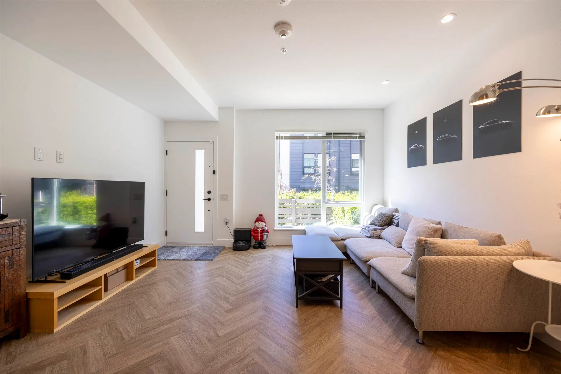 Photo 3 of 25 at #10 – 9278 Slopes Mews