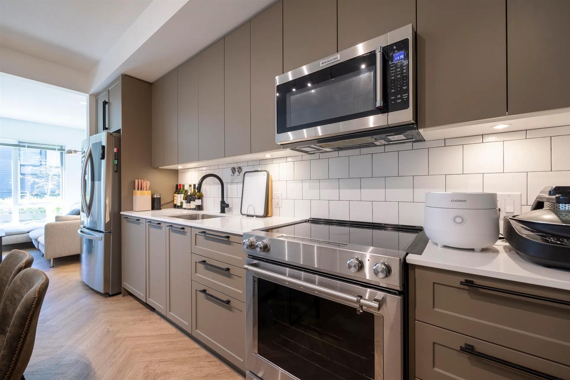 Photo 5 of 25 at #10 – 9278 Slopes Mews