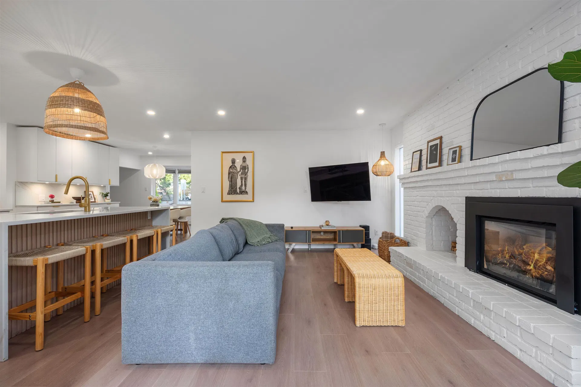 Photo 4 of 40 at 5974 16 Avenue