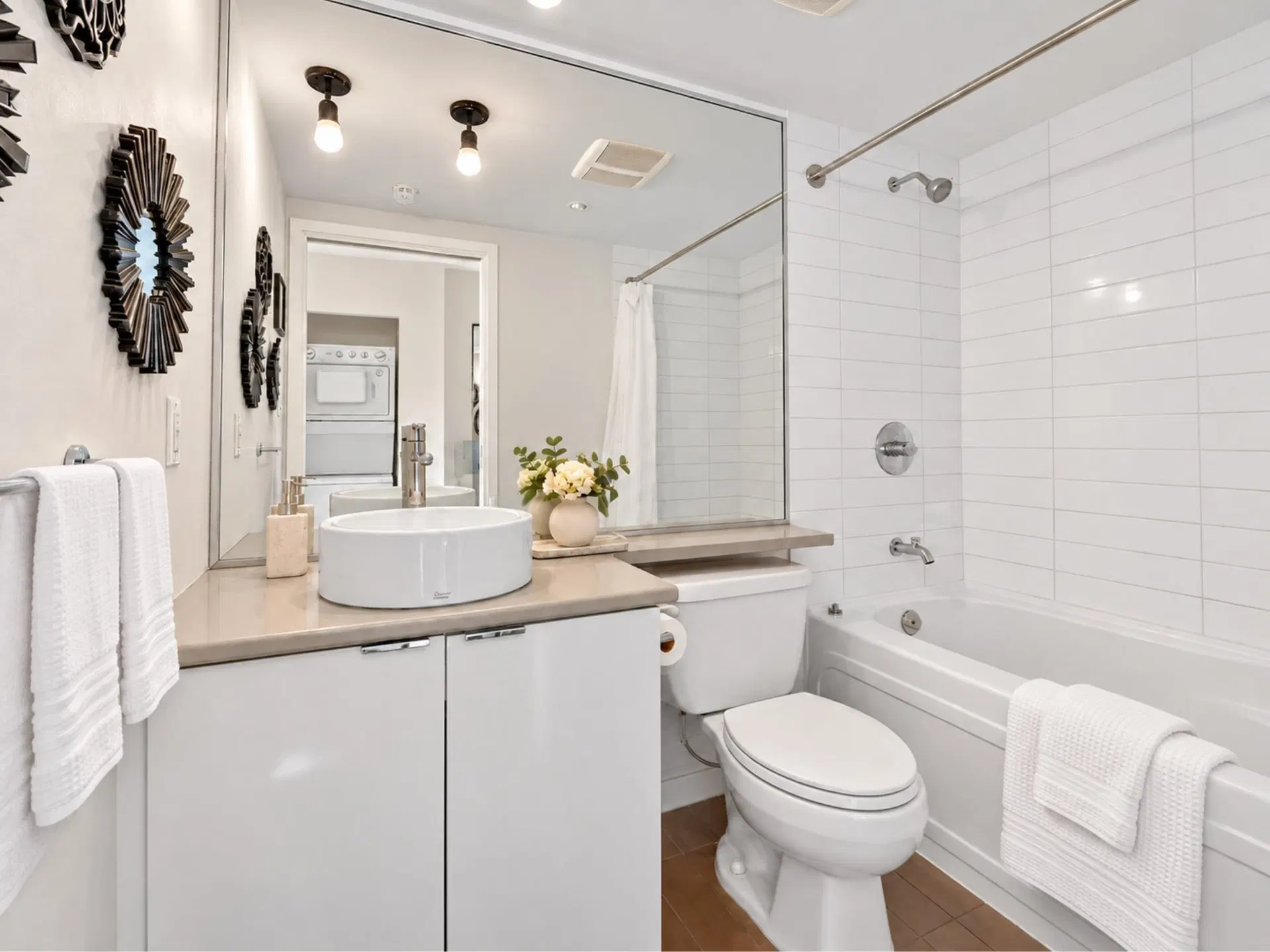 Photo 3 of 14 at #2508 – 233 Robson Street